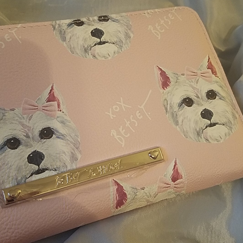 Betsey Johnson dog print zip around Nwt - Picture 2 of 5